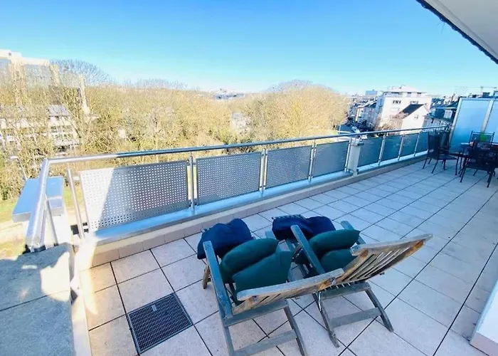 Large Penthouse In City Center-41